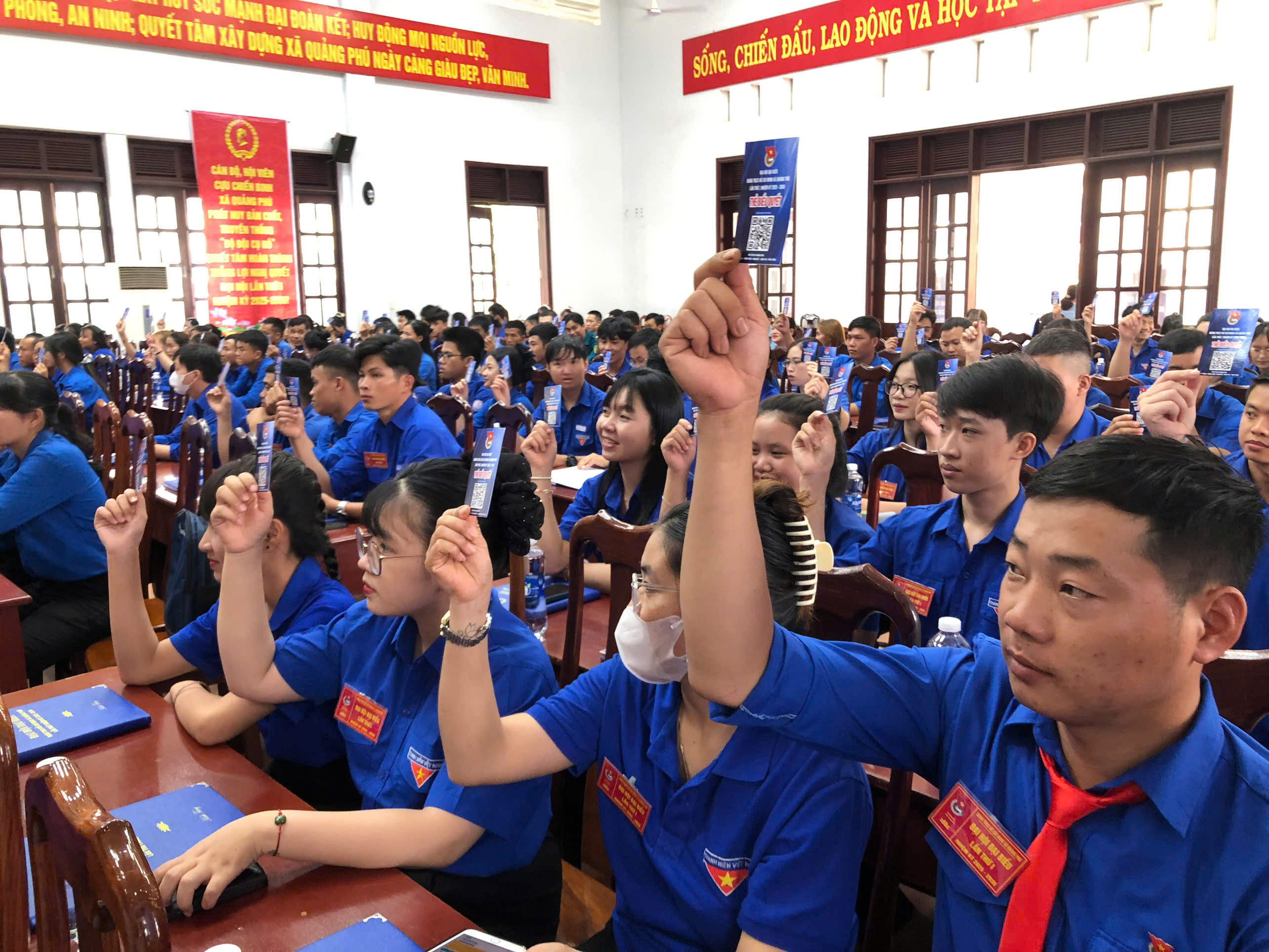 biểu quyết thông qua các chỉ tiêu
